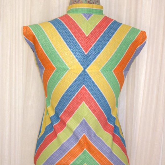 1970s Vintage Size XS/S Handmade Rainbow Stripe Sleeveless Top V Neckline Blouse - Picture 2 of 3